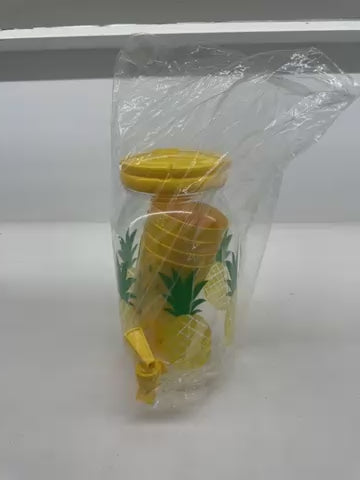Jarra,un color por caja, 3.8L + 4 vasos amarillo video 1